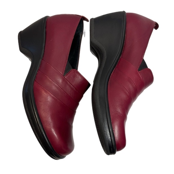 Danskin clogs in red leather for long work days on feet - Picture 4 of 5